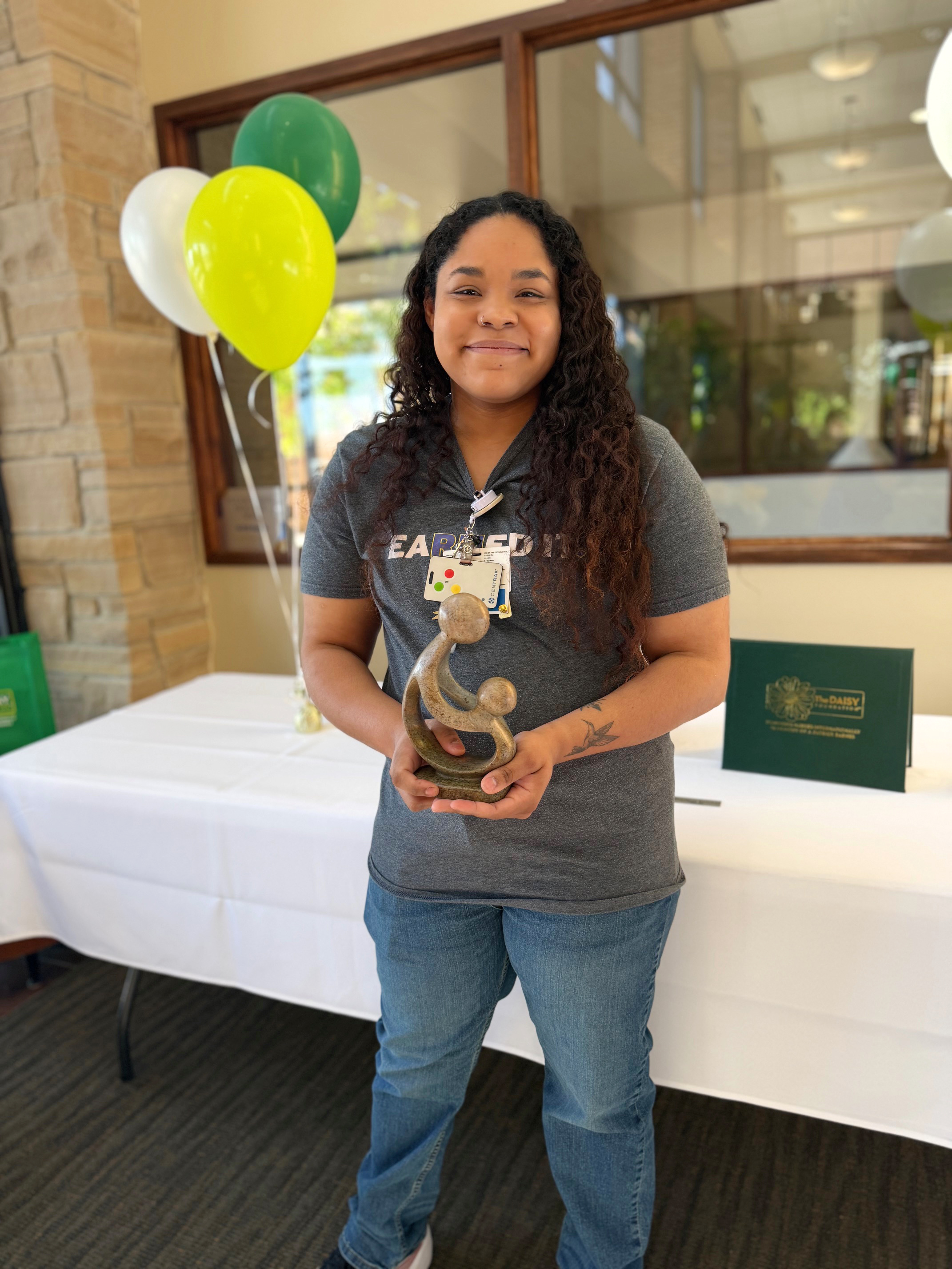 Shaalynn Sanchez receiving her DAISY Award